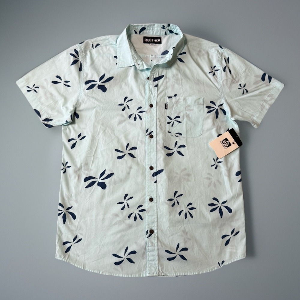 NWT Reef Ridge Short Sleeve Woven Button Up Light Blue‎ Mens Size M